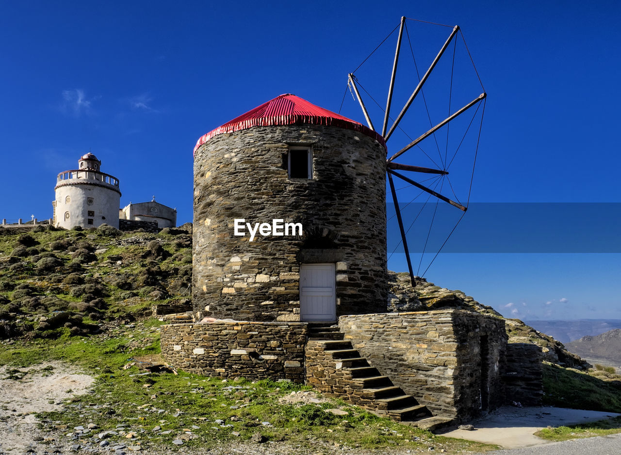 LOW ANGLE VIEW OF OLD LIGHTHOUSE AGAINST SKY