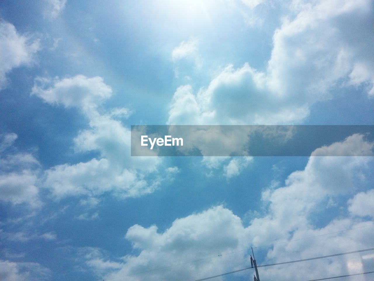 LOW ANGLE VIEW OF CLOUDS IN SKY OVER SUNLIGHT