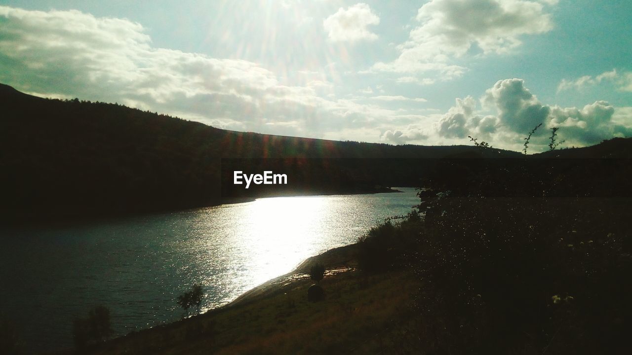 PANORAMIC VIEW OF MOUNTAINS AGAINST SKY