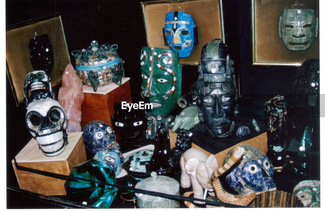 CLOSE-UP OF OBJECTS ON TABLE