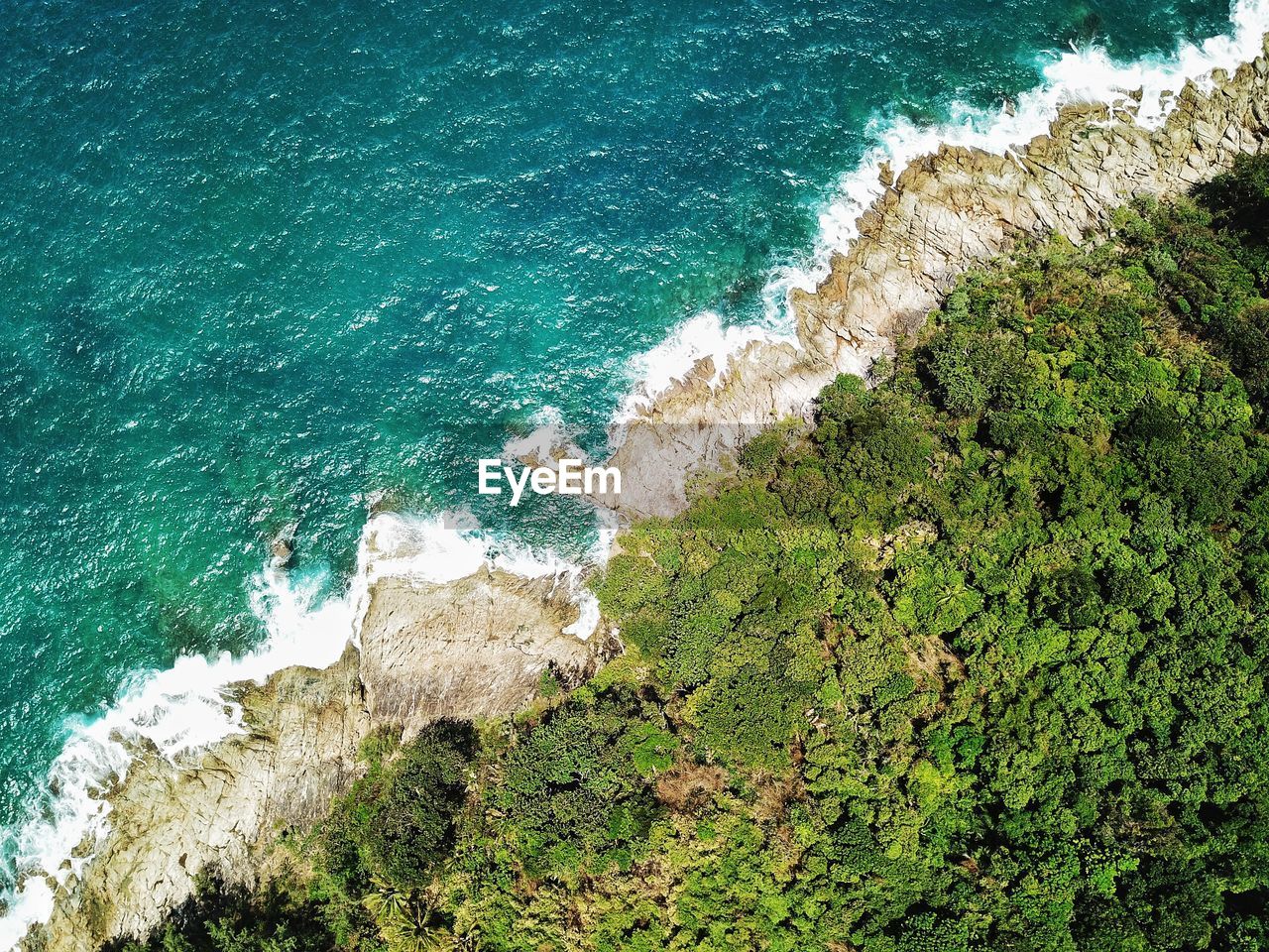 HIGH ANGLE VIEW OF SEA SHORE