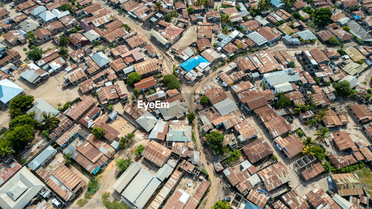 residential area, neighbourhood, suburb, bird's-eye view, aerial photography, architecture, town, city, building exterior, built structure, building, residential district, roof, high angle view, urban area, aerial view, house, no people, urban design, full frame, community, day, metropolitan area, backgrounds, outdoors, estate, cityscape, downtown, nature, tower block, real estate, street, environment, village