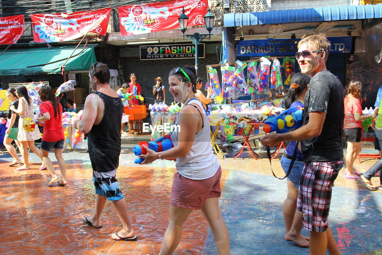 GROUP OF PEOPLE AT AMUSEMENT PARK