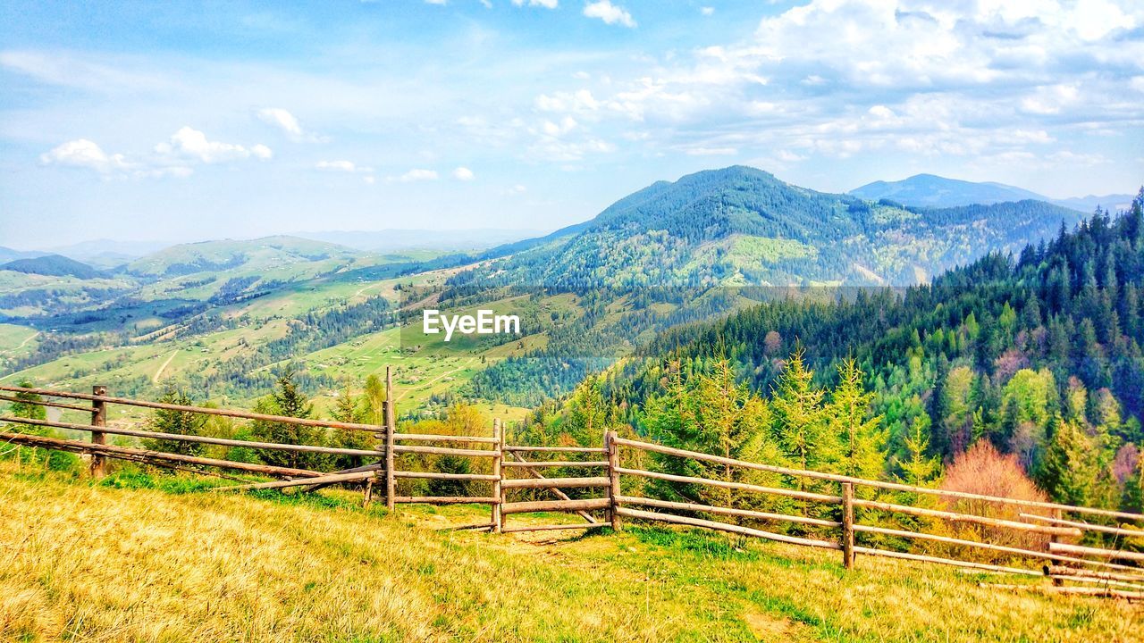 SCENIC VIEW OF MOUNTAIN RANGE AGAINST SKY