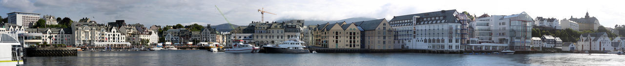 PANORAMIC VIEW OF BUILDINGS IN TOWN