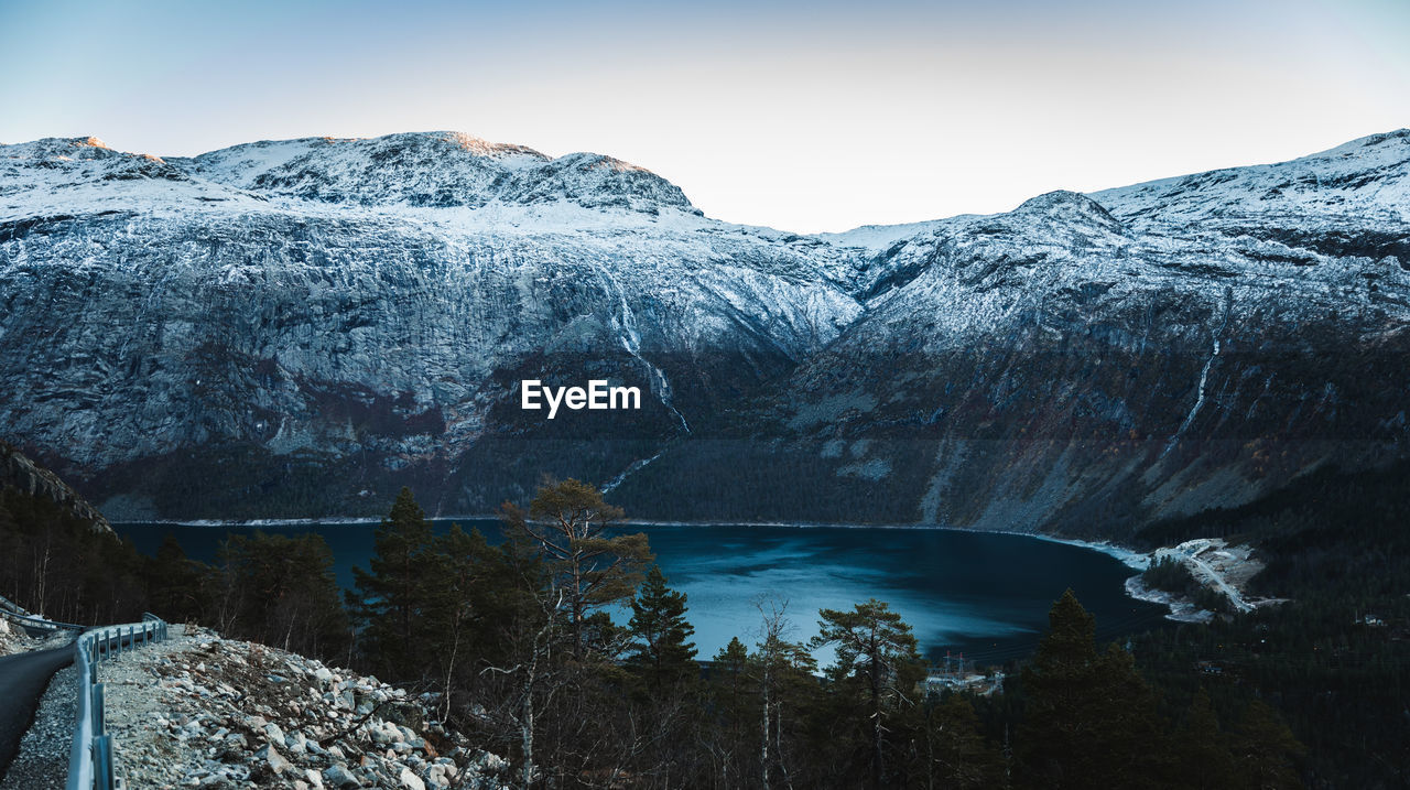 SCENIC VIEW OF SNOWCAPPED MOUNTAIN AGAINST SKY