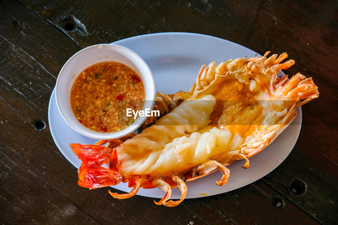 CLOSE-UP OF SERVED FOOD IN PLATE