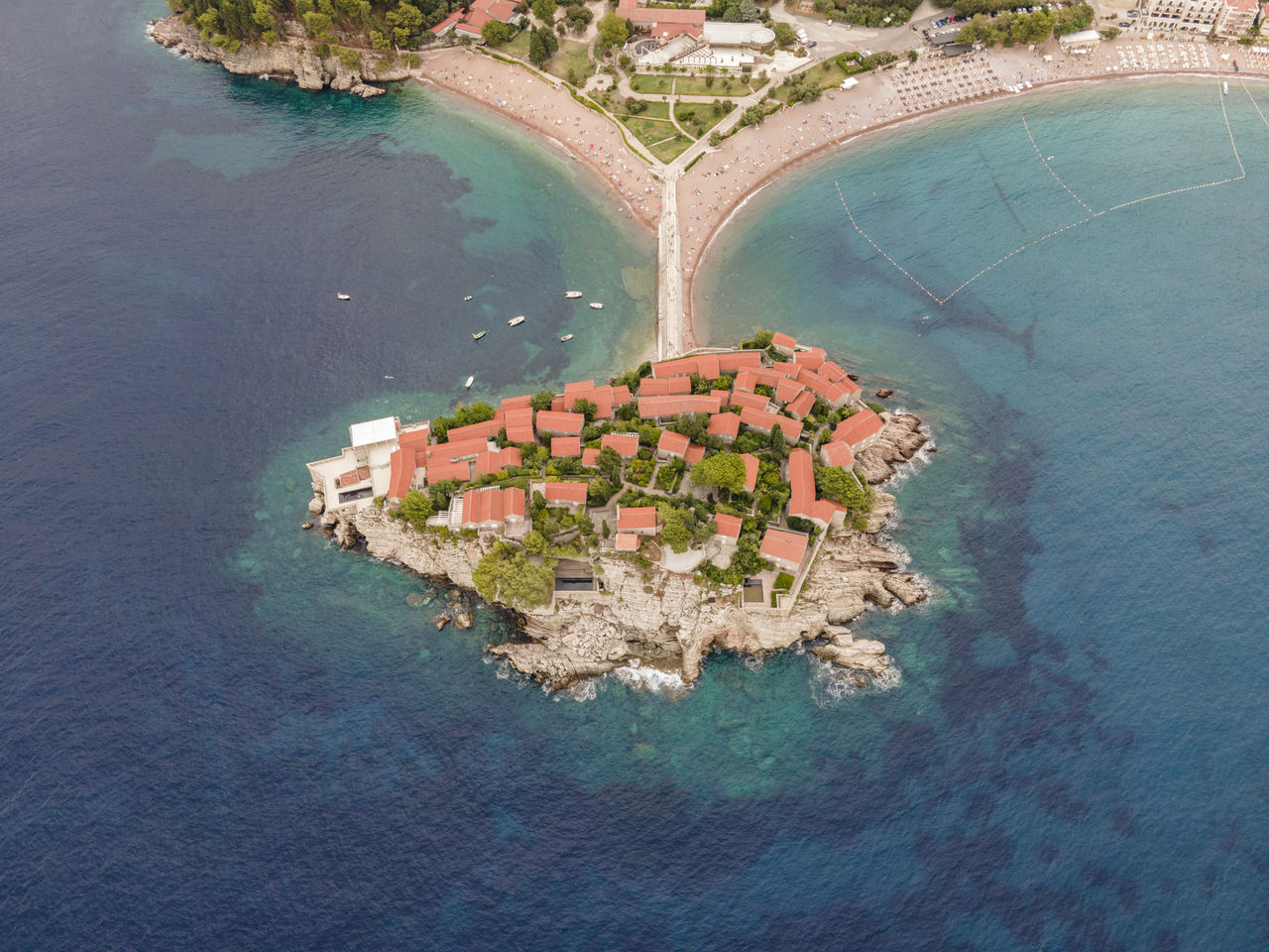 HIGH ANGLE VIEW OF SWIMMING POOL IN SEA