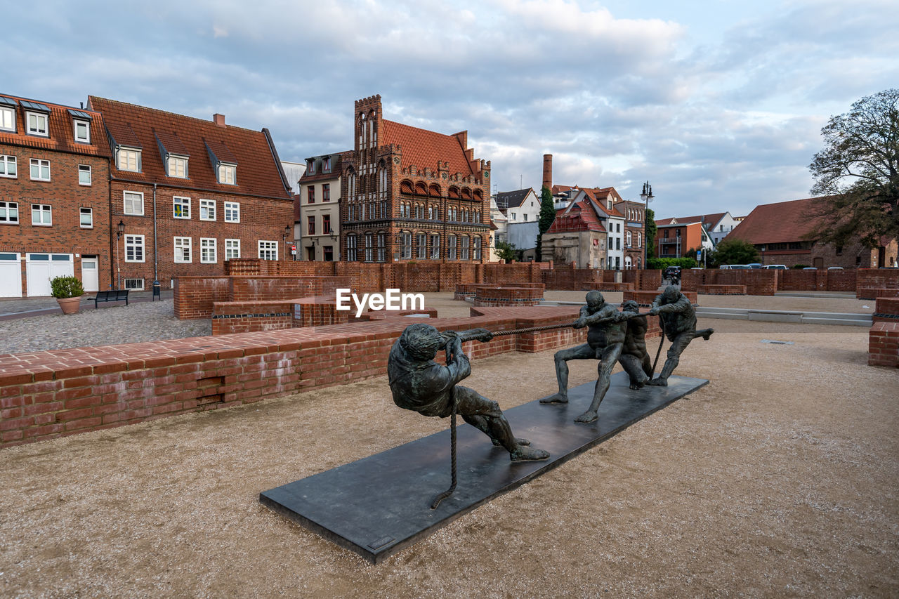 STATUE OF BUILDINGS IN CITY