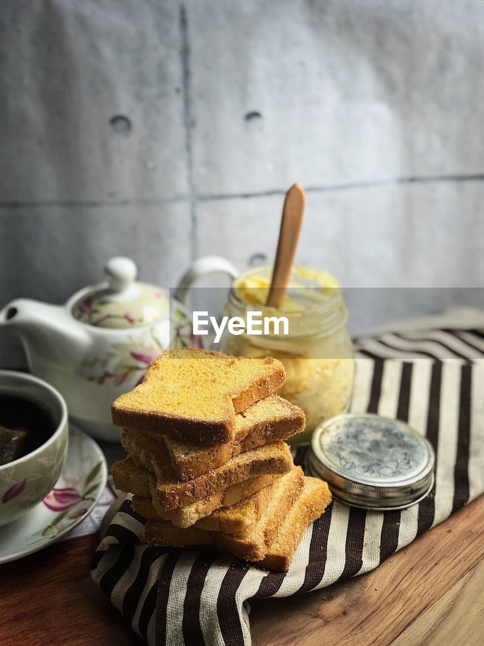 CLOSE-UP OF BREAKFAST SERVED IN TRAY