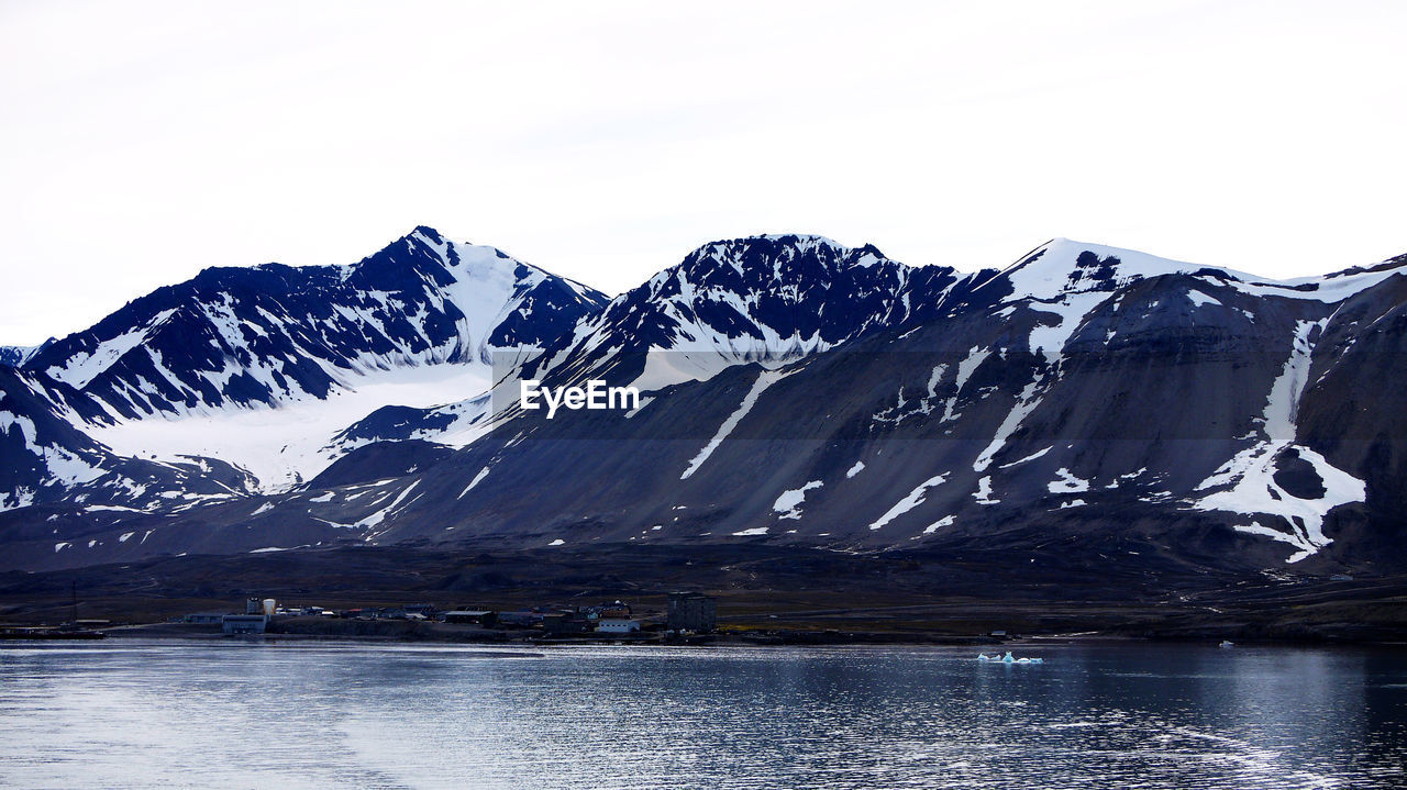 SNOWCAPPED MOUNTAINS AGAINST SKY