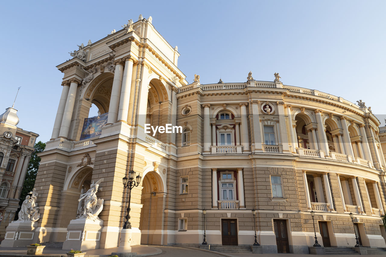 LOW ANGLE VIEW OF HISTORIC BUILDING AGAINST CLEAR SKY