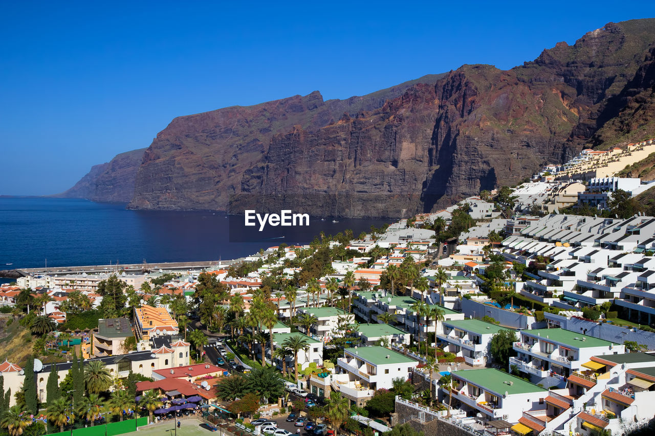 SCENIC VIEW OF SEA BY BUILDINGS AGAINST SKY