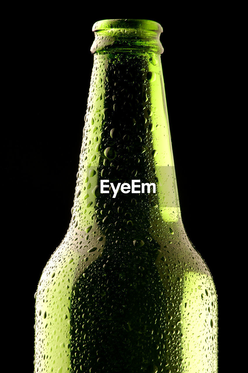 CLOSE-UP OF GLASS OF BOTTLE