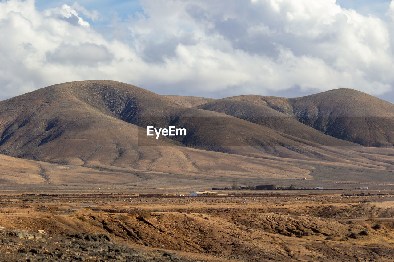 SCENIC VIEW OF DESERT AGAINST SKY