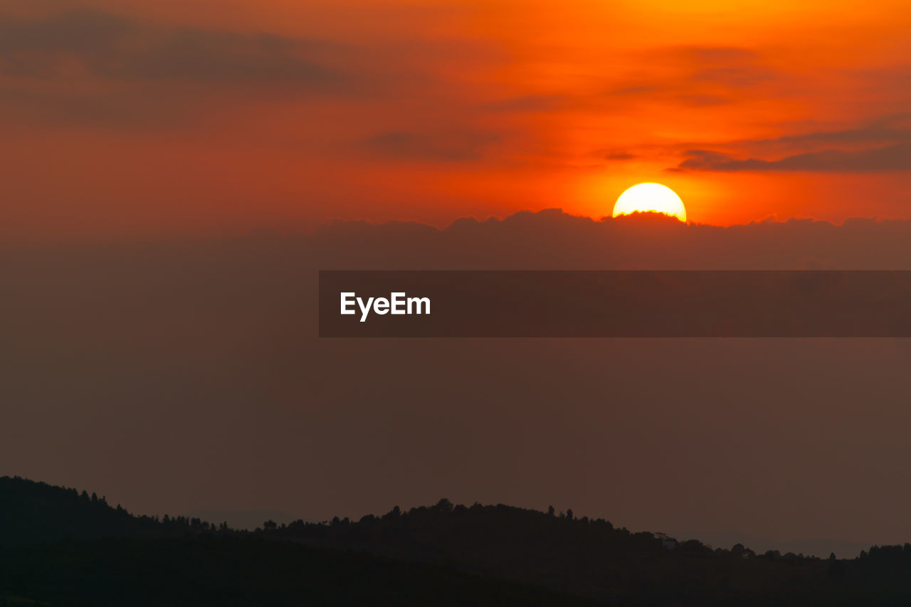 SCENIC VIEW OF SILHOUETTE MOUNTAINS AGAINST ROMANTIC SKY