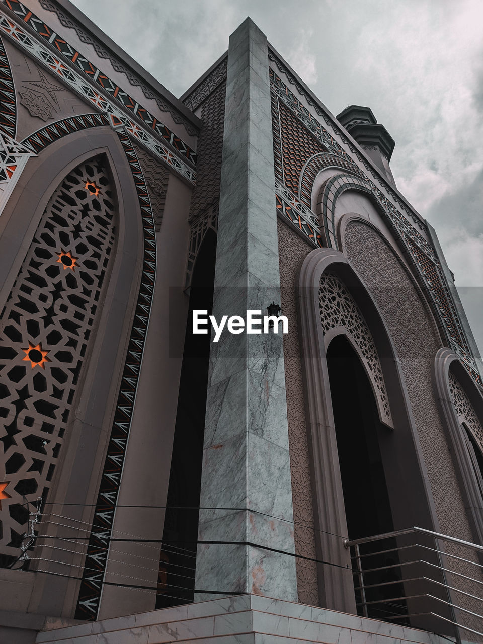 LOW ANGLE VIEW OF TEMPLE AGAINST SKY