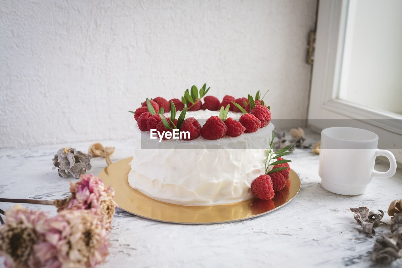 VIEW OF CAKE ON TABLE