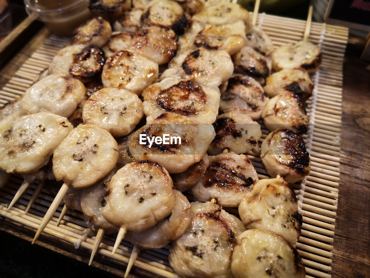 HIGH ANGLE VIEW OF MEAT IN BARBECUE