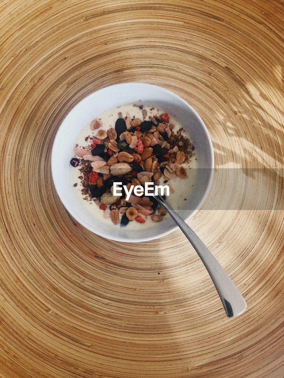 HIGH ANGLE VIEW OF BREAKFAST IN BOWL