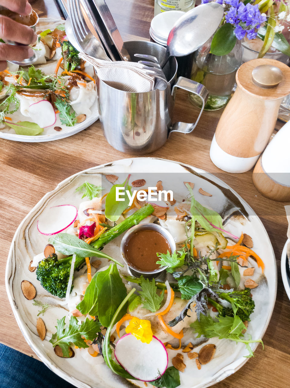 HIGH ANGLE VIEW OF FOOD SERVED IN BOWL