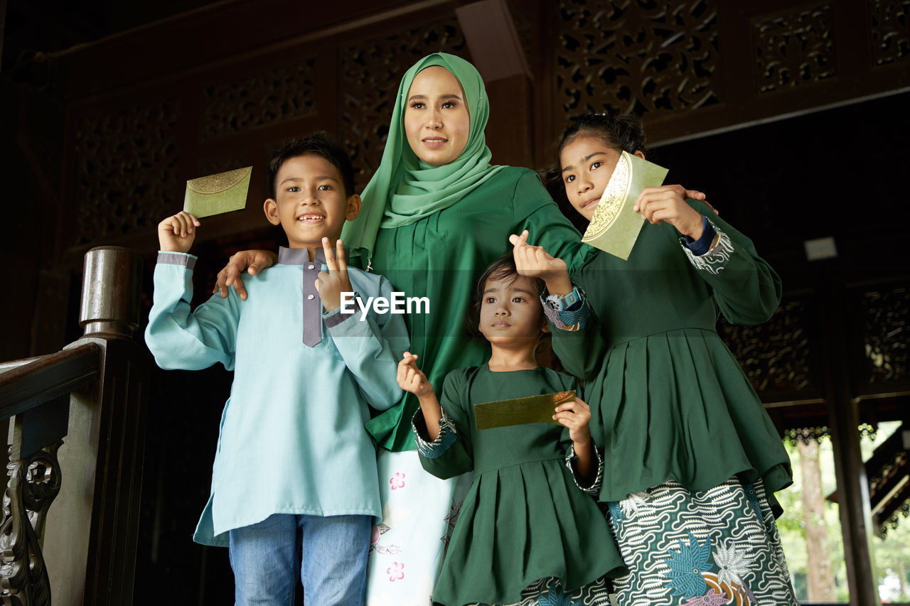 Kids happy after receiving green packet as pocket money from mother 