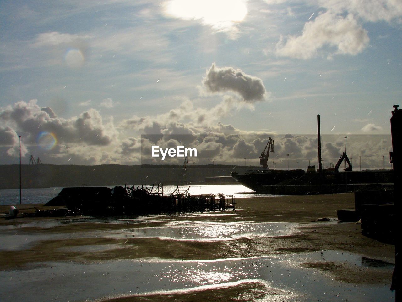 SCENIC VIEW OF CALM SEA AGAINST SKY