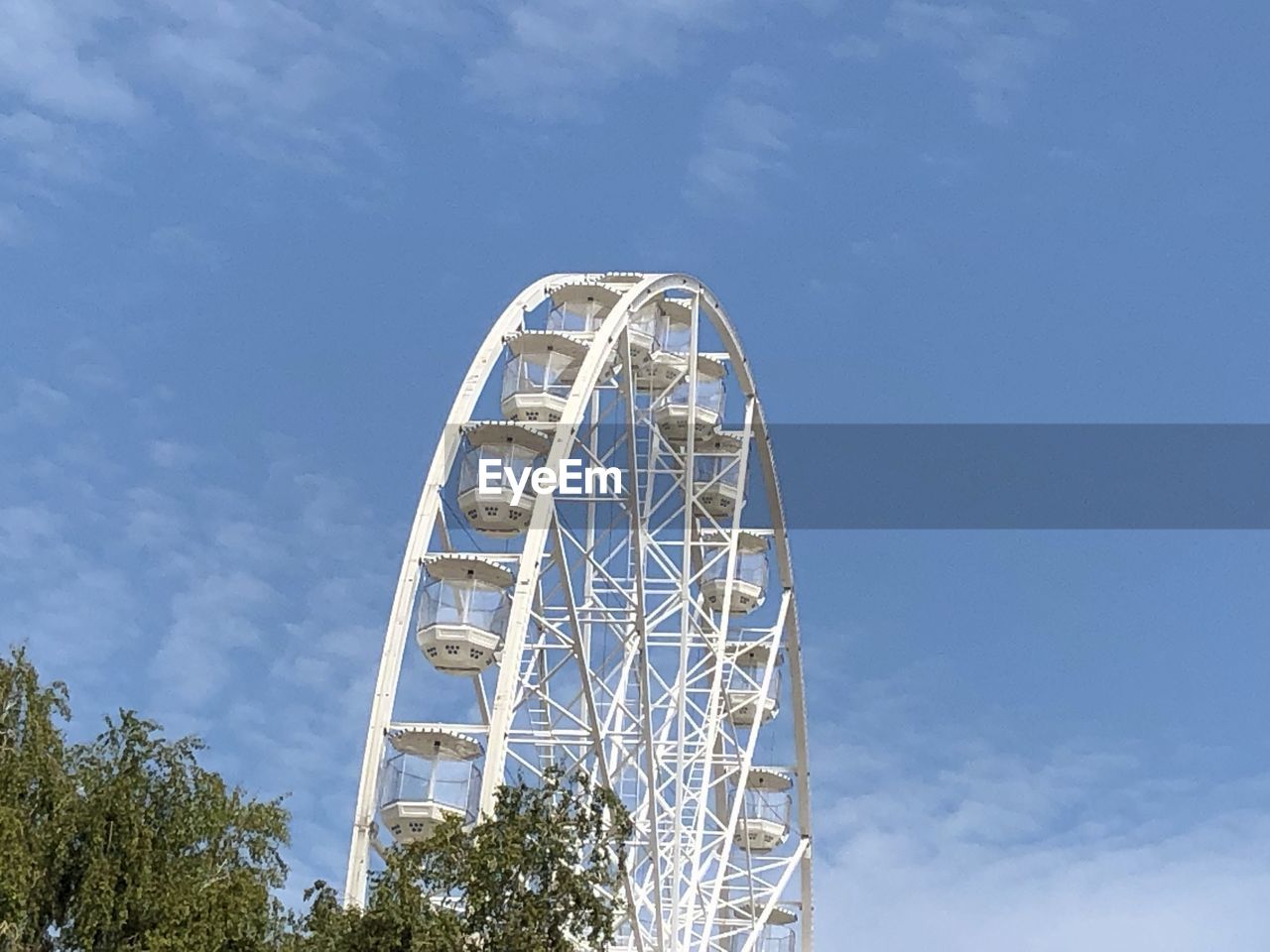 LOW ANGLE VIEW OF FERRIS WHEEL