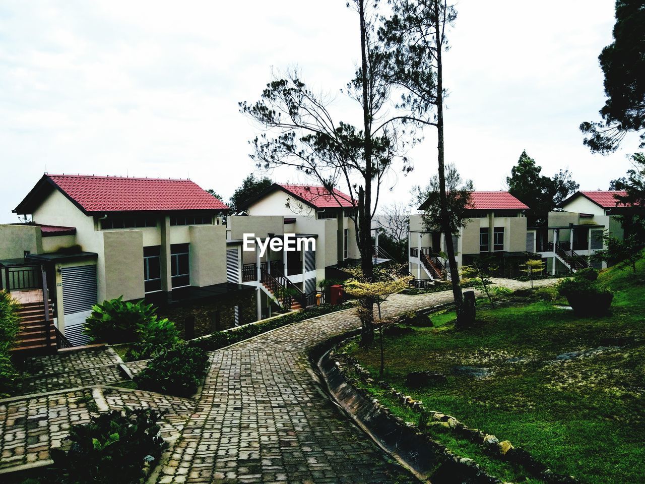 HOUSES BY STREET AGAINST SKY