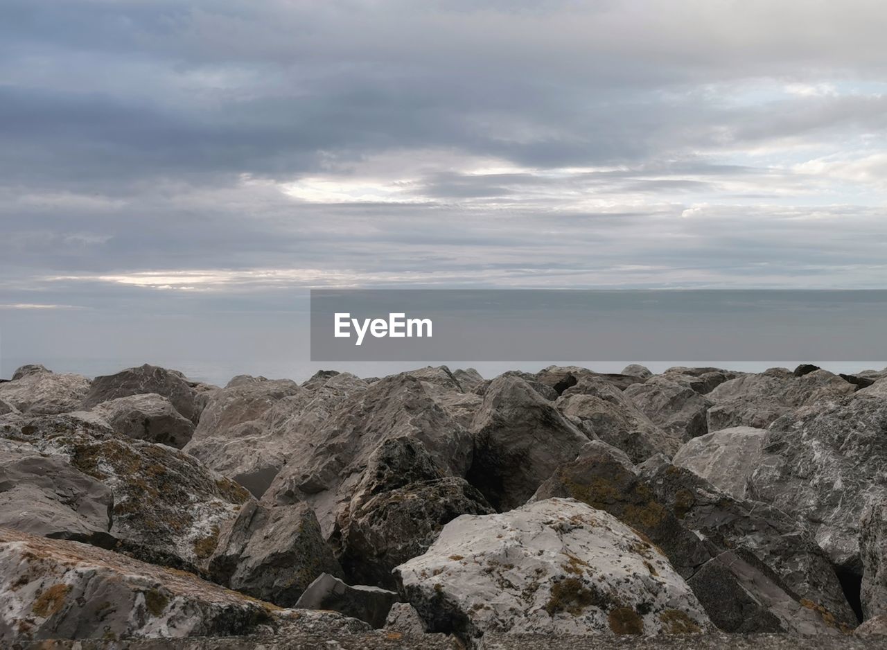 SCENIC VIEW OF ROCK FORMATIONS AGAINST SKY