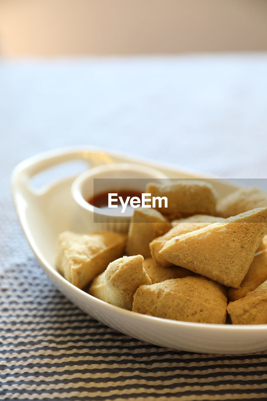 CLOSE-UP OF DESSERT IN BOWL