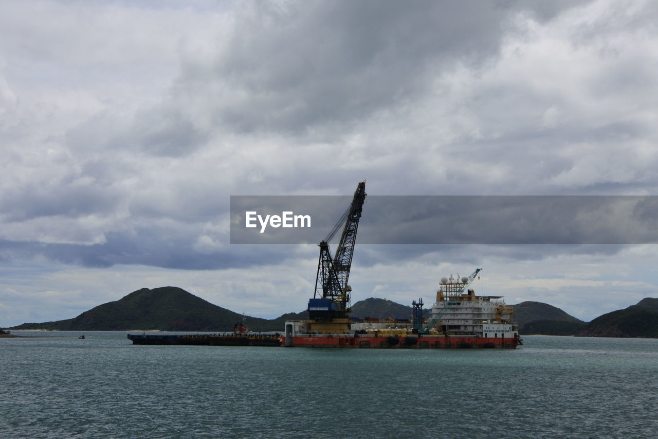 CRANES AT COMMERCIAL DOCK