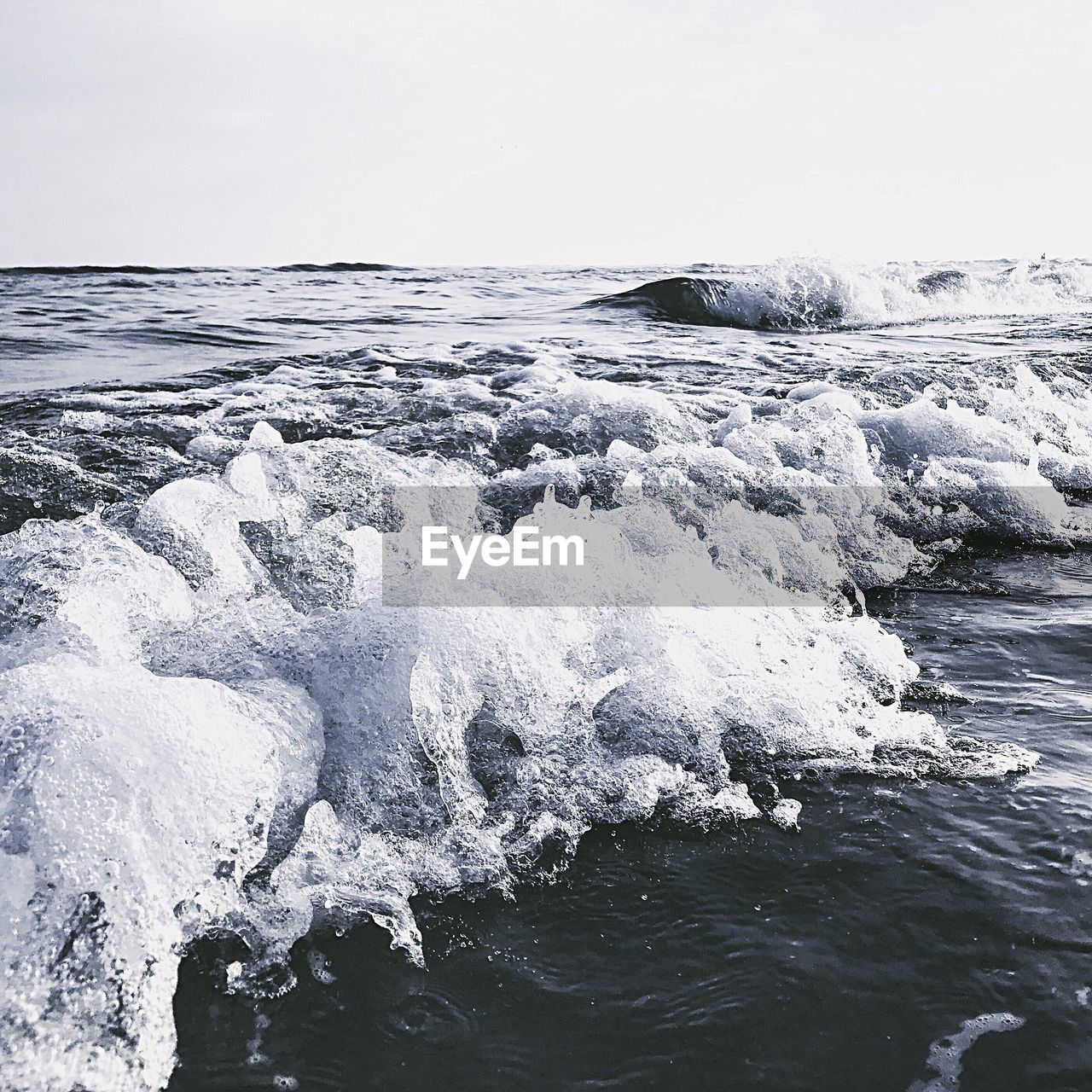 SCENIC VIEW OF SEA SHORE AGAINST CLEAR SKY