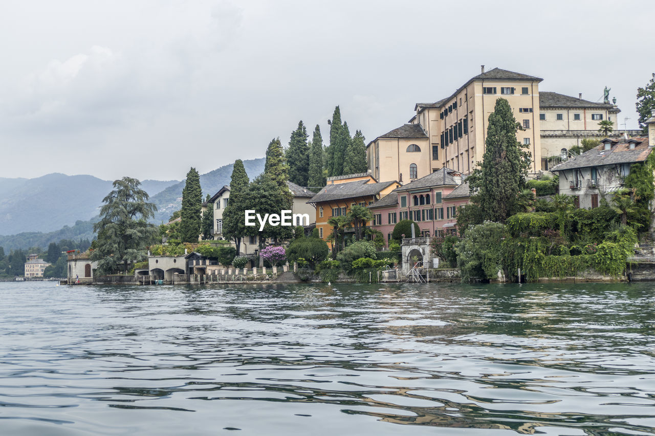 VIEW OF BUILDINGS AT WATERFRONT