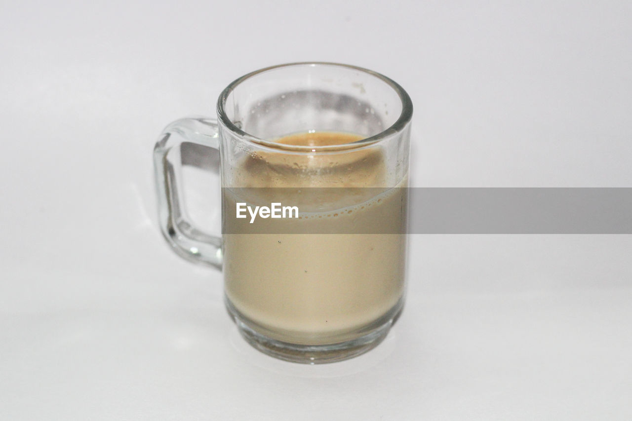 CLOSE-UP OF DRINK IN GLASS ON TABLE