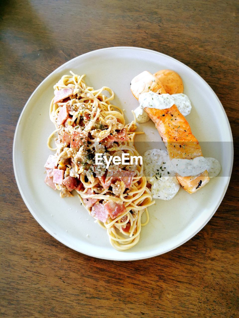 food and drink, food, dish, healthy eating, plate, freshness, wellbeing, table, meal, produce, no people, italian food, fast food, cuisine, wood, breakfast, high angle view, indoors, spaghetti, vegetable, pasta, still life, meat, directly above, fried, serving size
