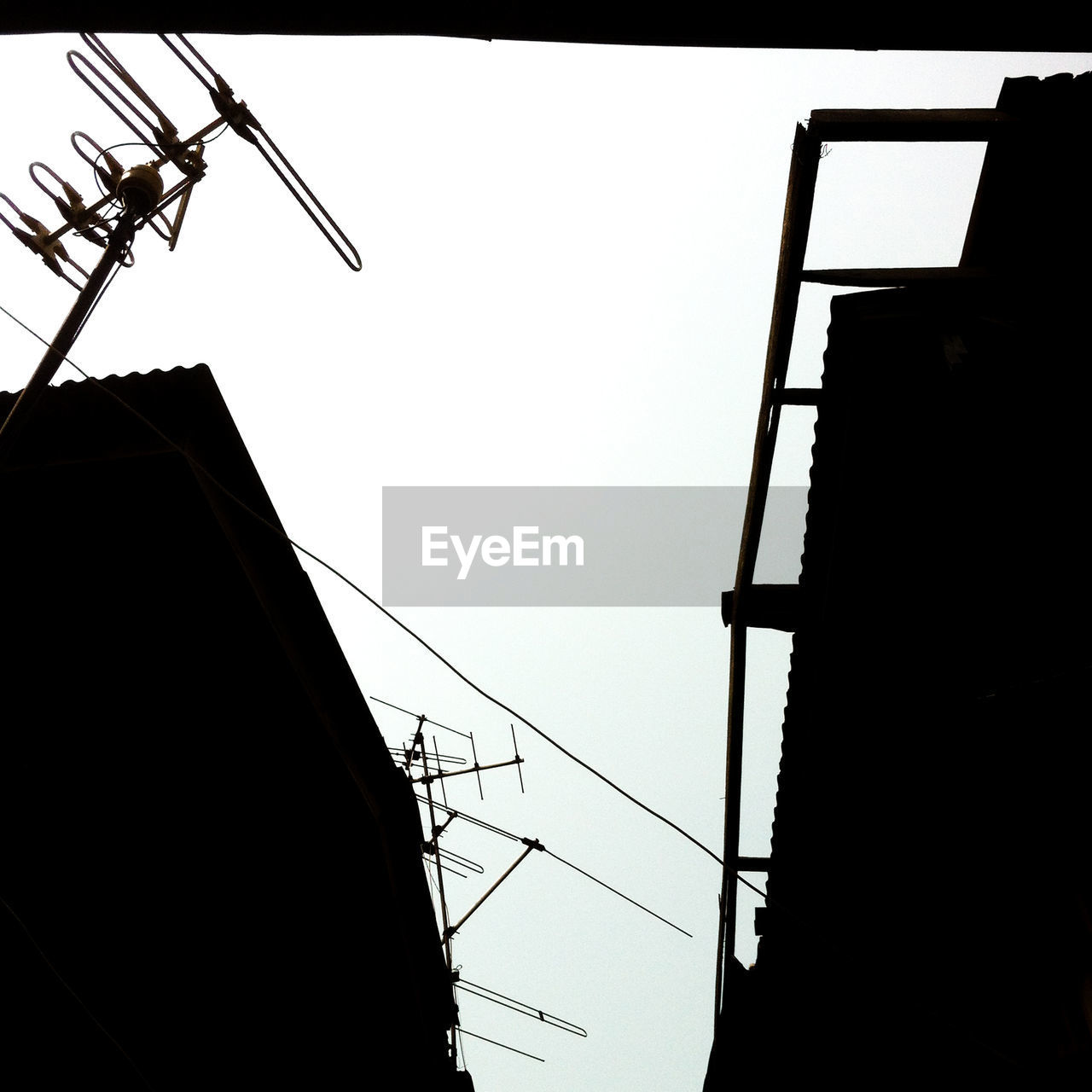 LOW ANGLE VIEW OF ELECTRICITY PYLON AGAINST CLEAR SKY