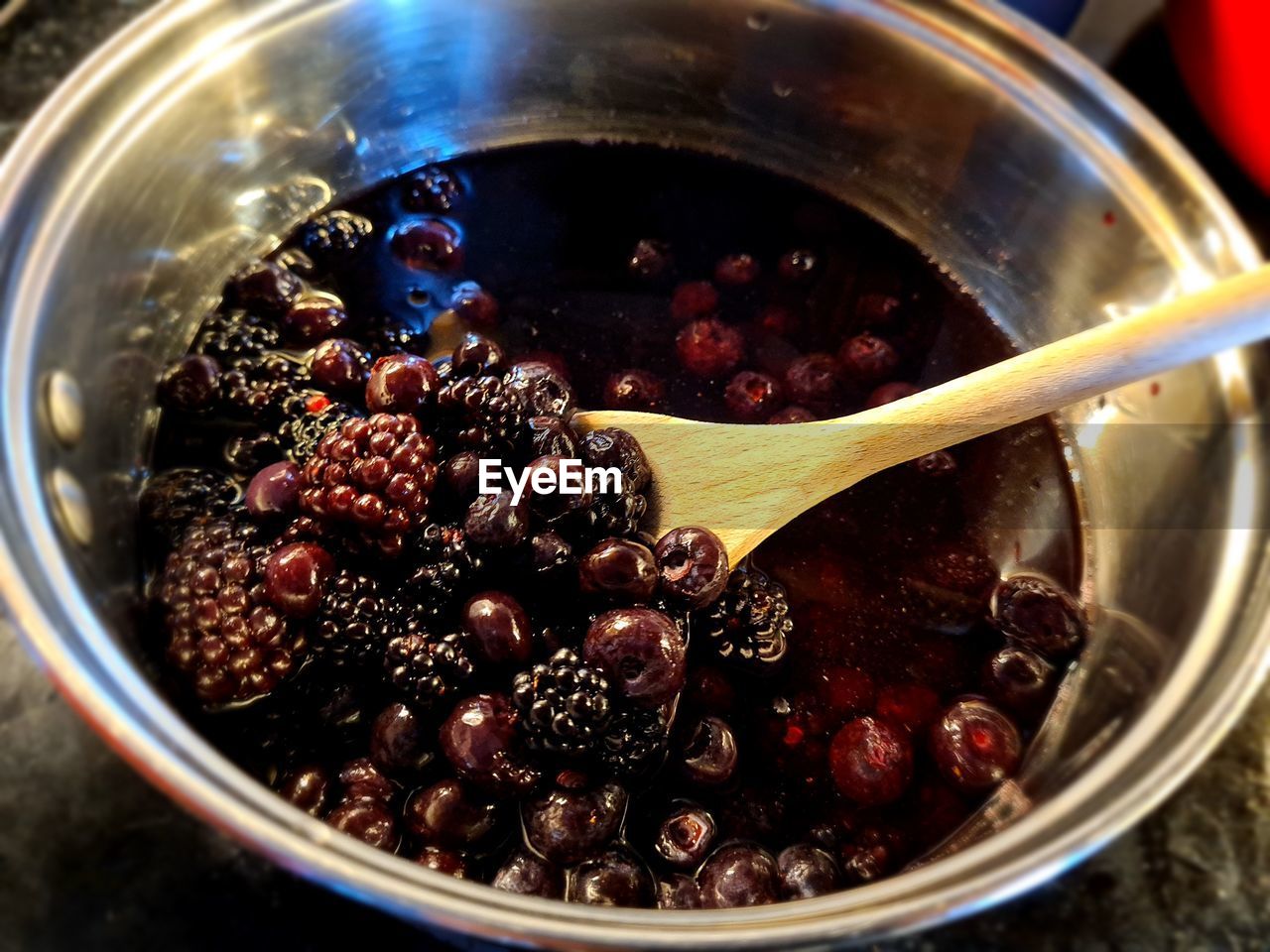food and drink, food, berry, plant, fruit, healthy eating, produce, kitchen utensil, household equipment, indoors, freshness, wellbeing, blackberry, close-up, bowl, no people, high angle view, cooking pan