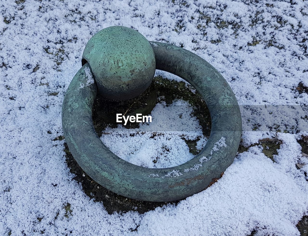 CLOSE-UP OF WATER IN SNOW