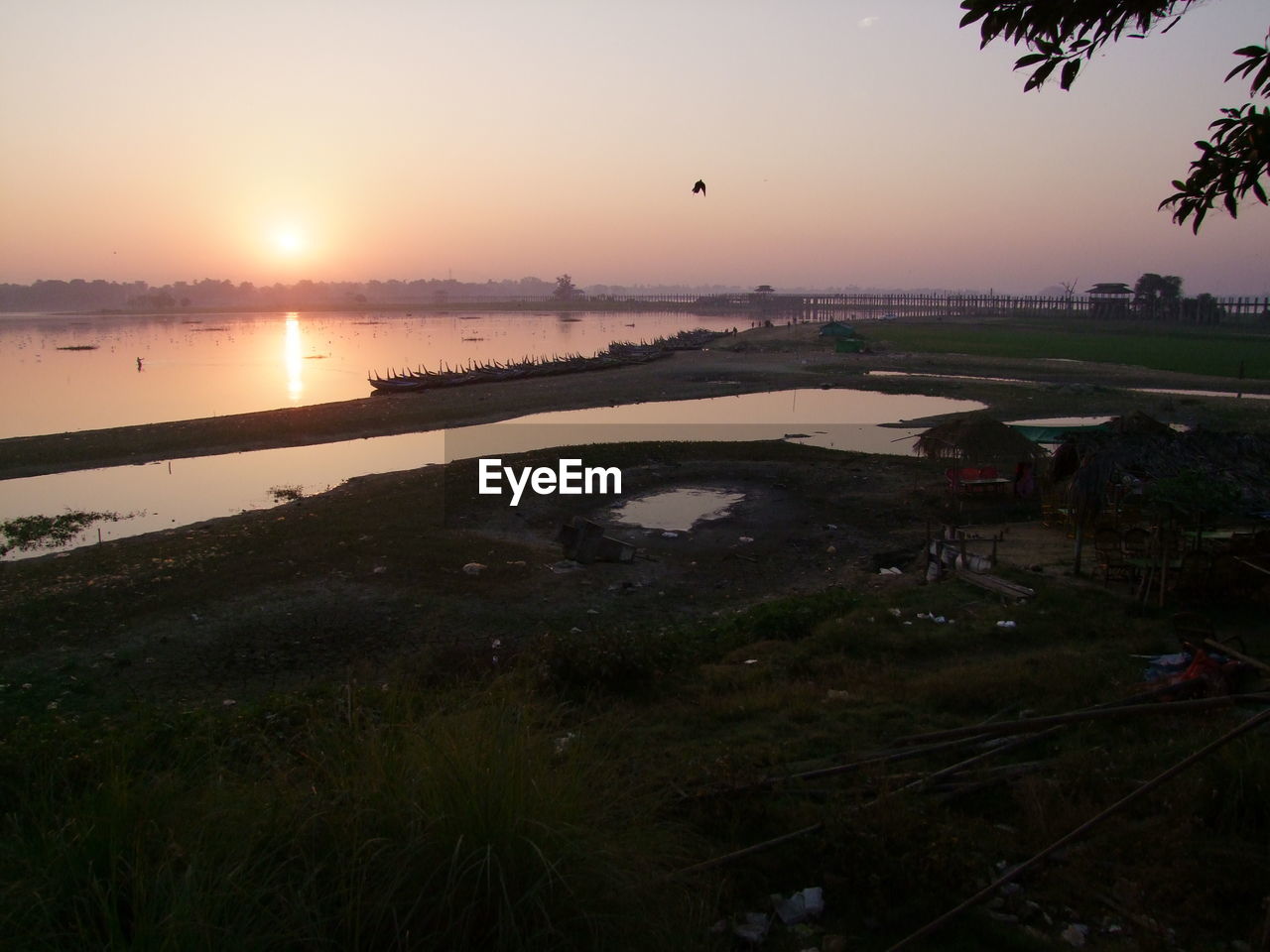 SCENIC VIEW OF SEA AGAINST SUNSET SKY