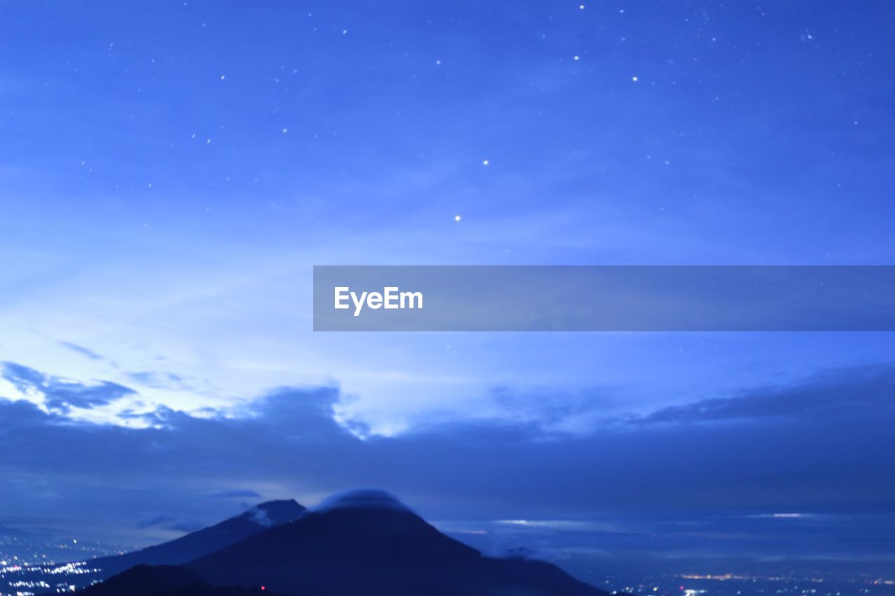 SCENIC VIEW OF MOUNTAIN AGAINST SKY AT NIGHT