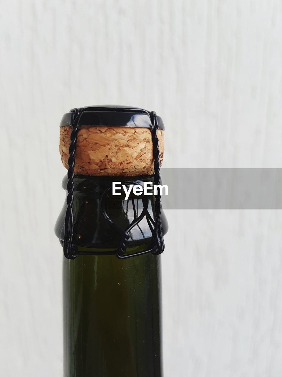 CLOSE-UP OF DRINK IN GLASS