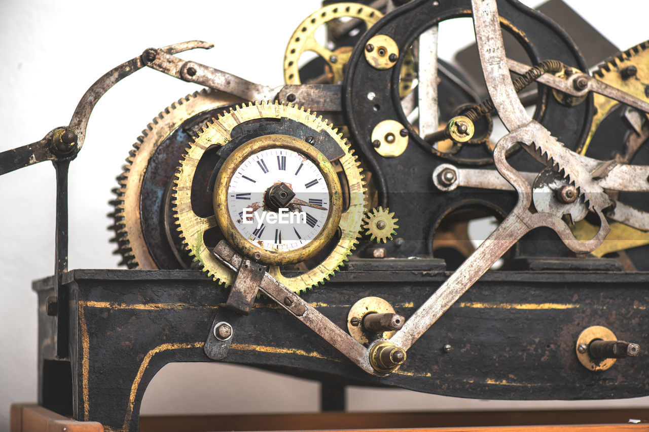 clock, time, gear, equipment, machine part, machinery, clockworks, watch, metal, instrument of time, no people, close-up, accuracy, retro styled, indoors, gold, technology, industry