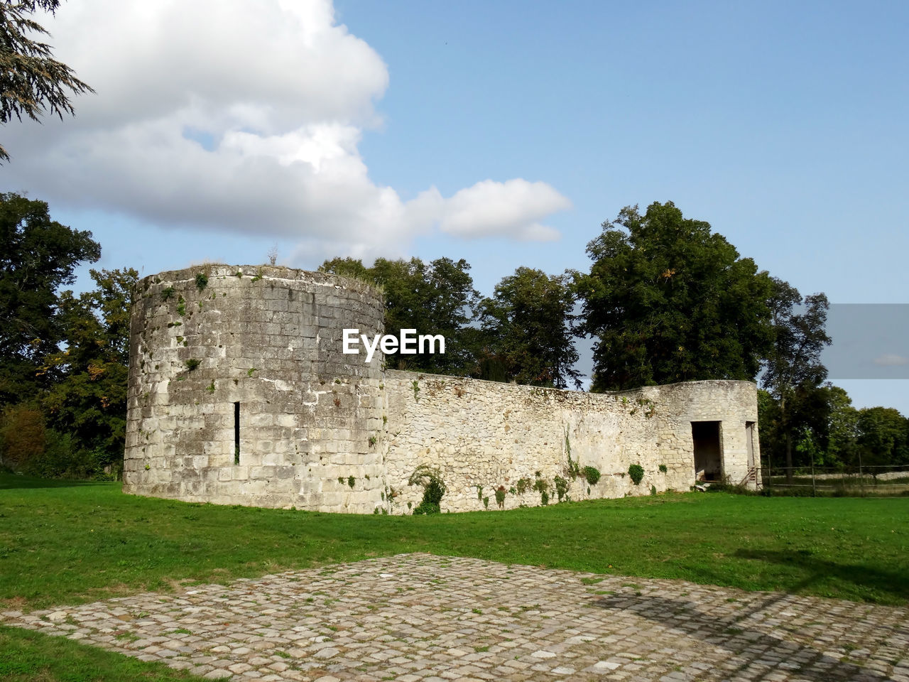 architecture, history, the past, built structure, sky, building, ruins, plant, building exterior, cloud, tree, château, nature, ancient, wall, travel destinations, old ruin, old, grass, fort, castle, fortification, estate, stone material, travel, medieval, stone wall, no people, tourism, rural area, outdoors, house, landscape, ancient history, wall - building feature, day, archaeological site, land, fortified wall, city, stone