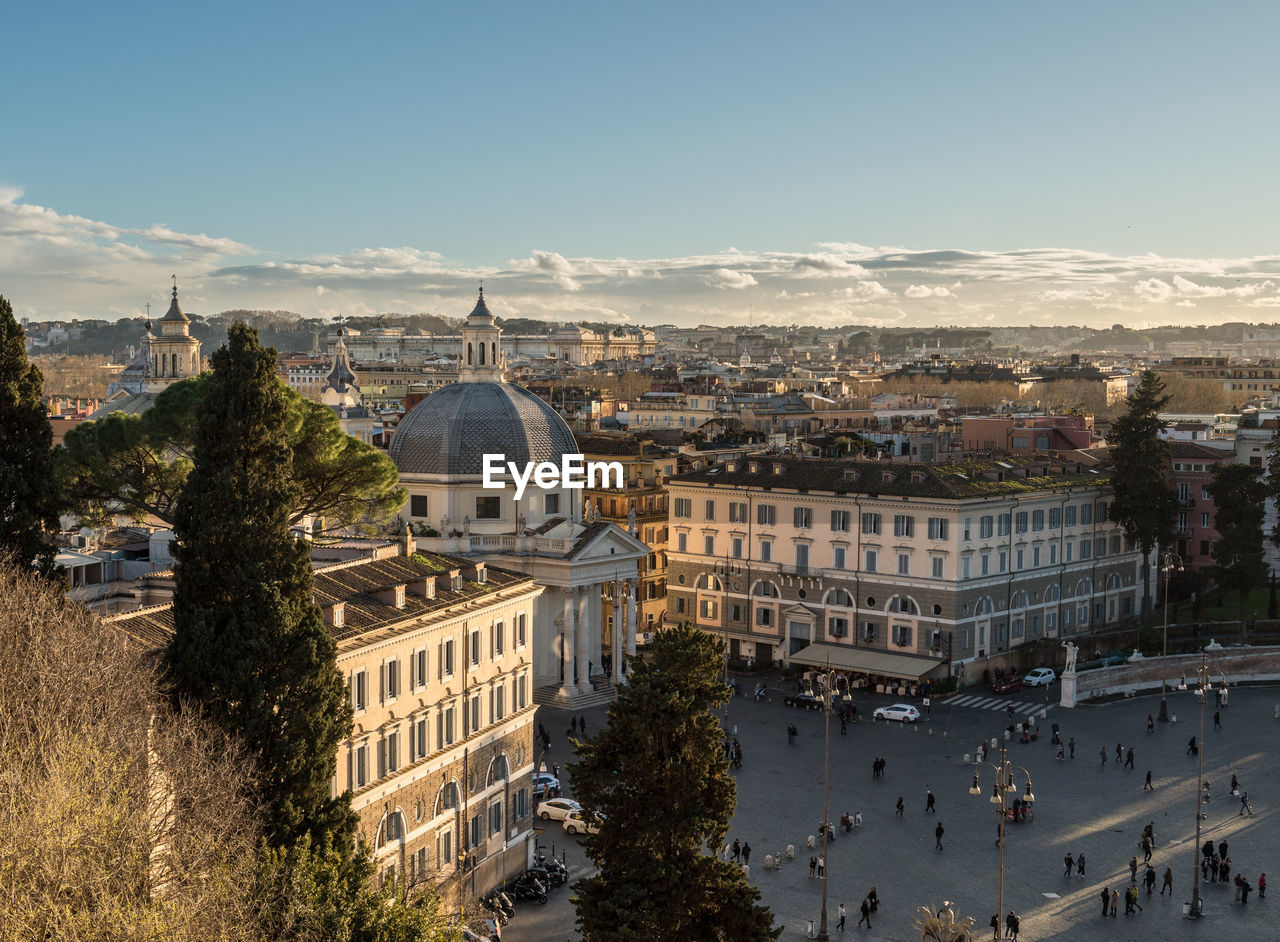 HIGH ANGLE SHOT OF TOWNSCAPE AGAINST SKY IN CITY