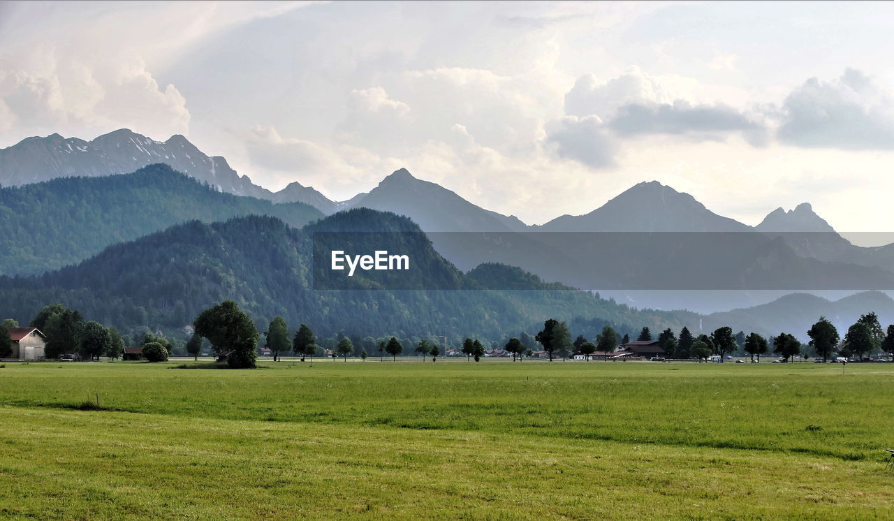 SCENIC VIEW OF LANDSCAPE AGAINST MOUNTAINS