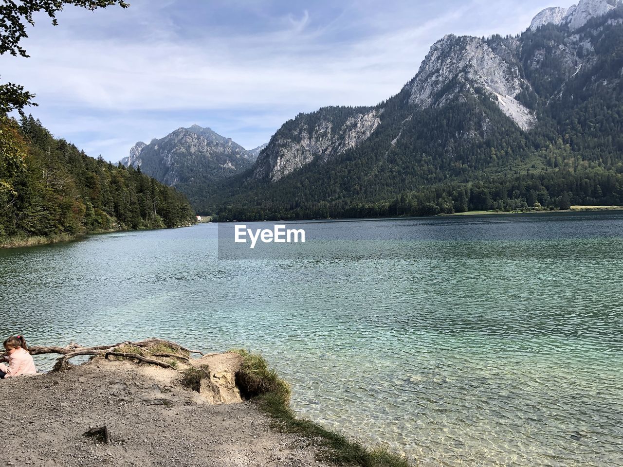 SCENIC VIEW OF LAKE AGAINST MOUNTAINS