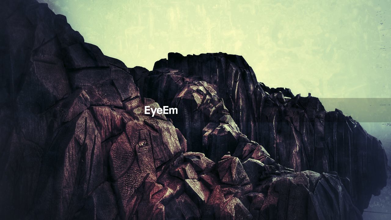 SCENIC VIEW OF ROCKY MOUNTAINS AGAINST SKY