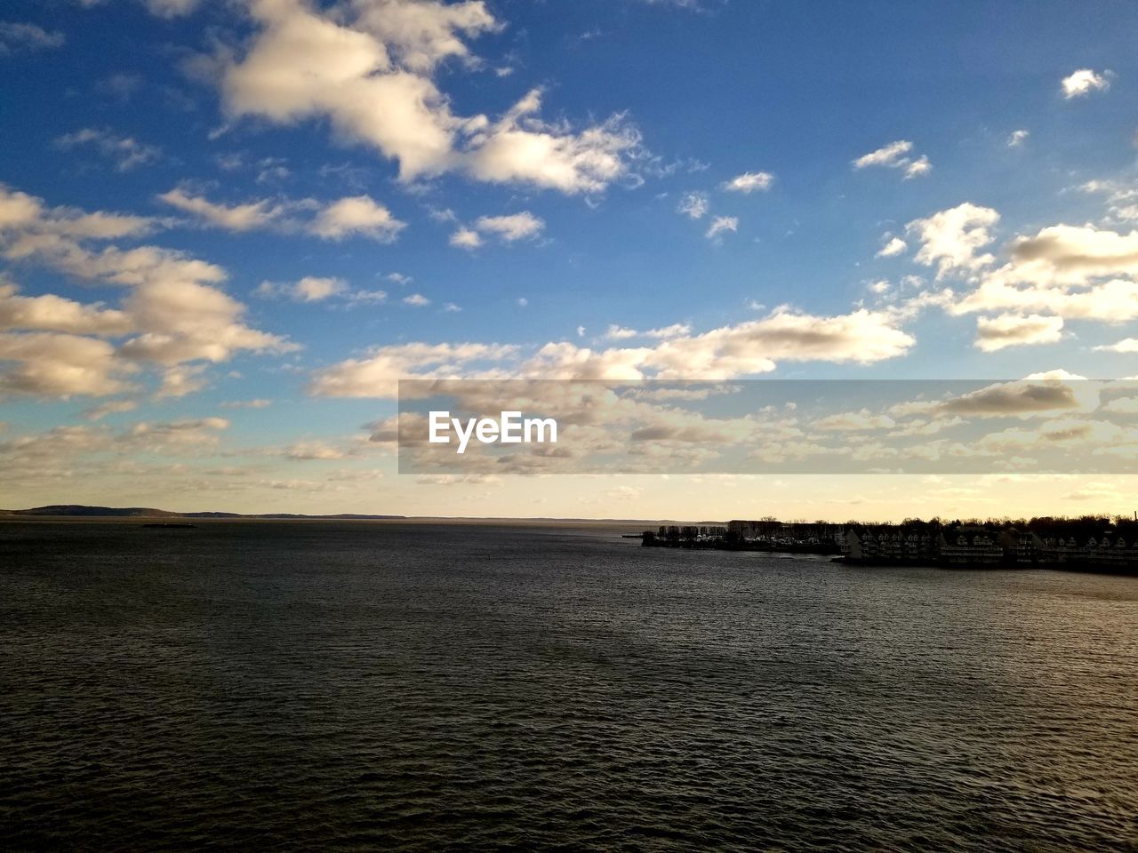 SCENIC VIEW OF SEA AGAINST SUNSET SKY