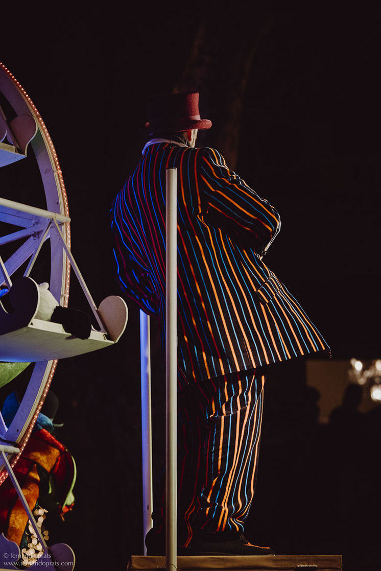 VIEW OF ILLUMINATED FERRIS WHEEL AT NIGHT